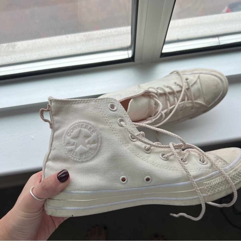 Cream converse